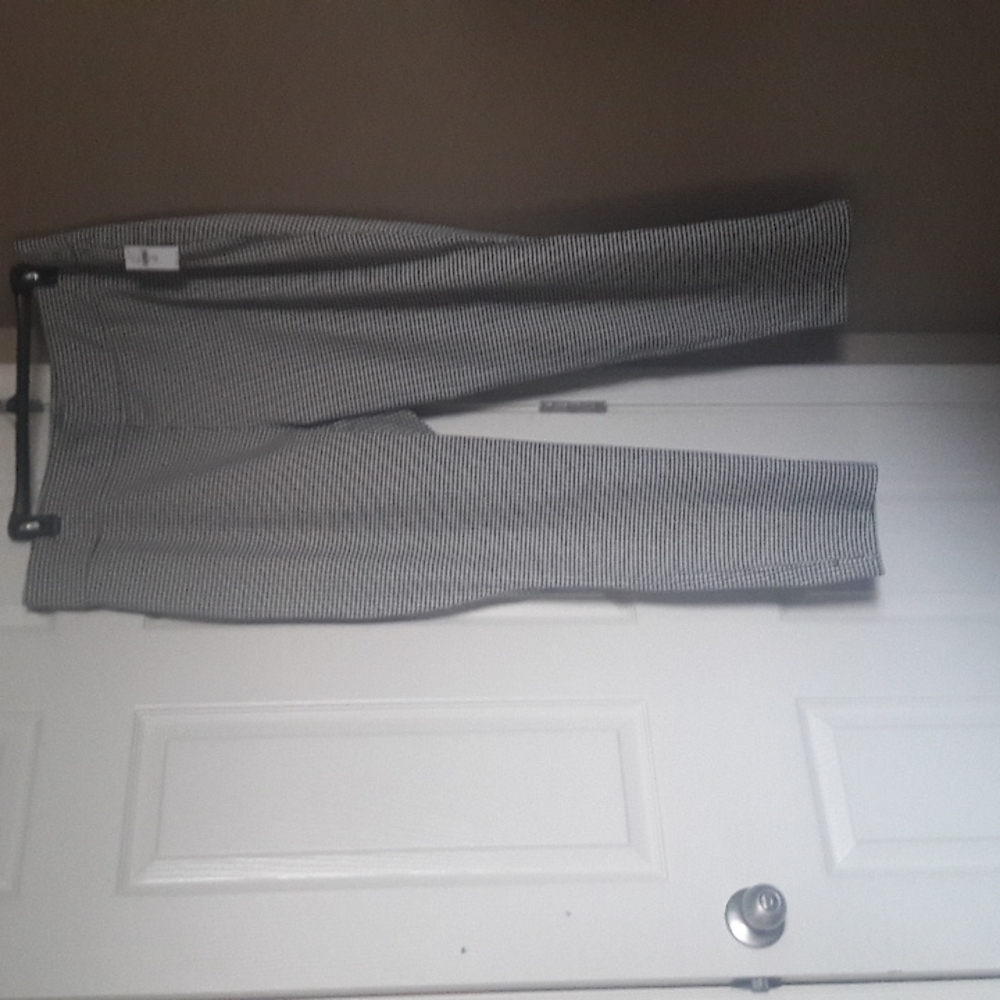 Old Navy Women's pull on pants Long Length NWT - Picture 1 of 12